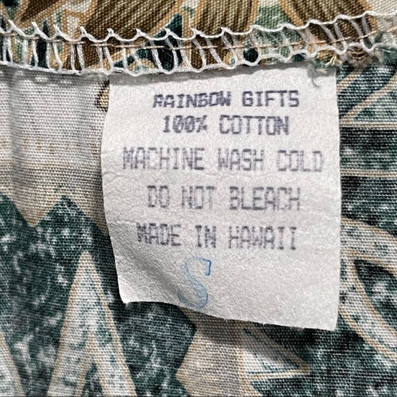 Hawaiian Print Scrub Top Women V-Neck size Small - Picture 6 of 8